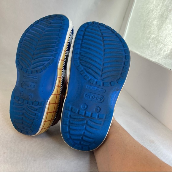 CROCS TOY STORY SHERIFF WOODY CLASSIC CLOG Size J 1 - Picture 6 of 8